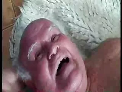 Сладката блондинка free porno klip задоволява трима момчета