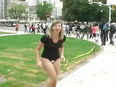 Жената с голямо дупе е на път да свърши клипчета порно