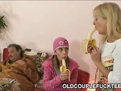 Ашли Алей смуче и язди твърд клюк с енергична секс и порно клипове енергия